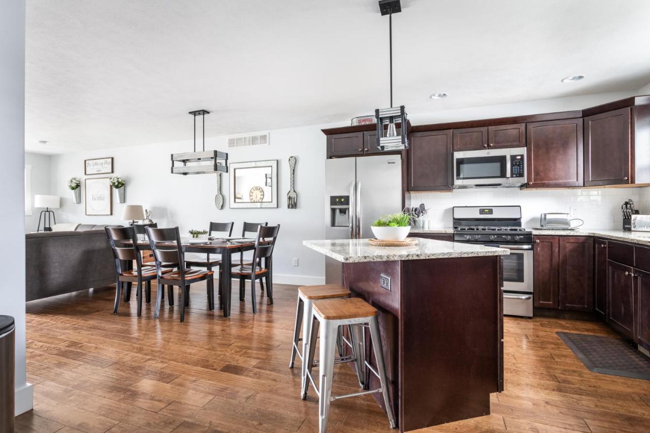 “Hygge” 3Bdr Townhouse, Close To Beach, Park & Wineries! ทราเวิร์สซิตี้ ภายนอก รูปภาพ